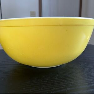 Pyrex Yellow Primary Color Mixing Bowl